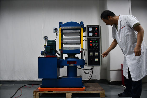 Αυτόματος Επίπεδος Βουλκανιστής για Πρεσάρισμα Διαφόρων Συμπιεστικών Μορφοποιήσεων από Καουτσούκ