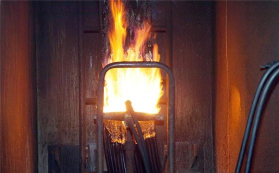 Δοκιμαστής καύσης δεμάτων καλωδίων και σύρματος, Μηχανή δοκιμής δεμένων καλωδίων και σύρματος κάθετης εγκατάστασης